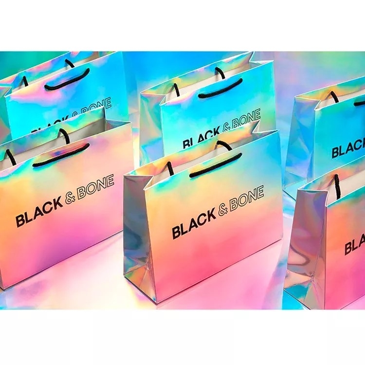ग्लिटर सिल्वर फ़ॉइल क्लोदिंग कैरियर बैग होलोग्राफिक Cmyk Color